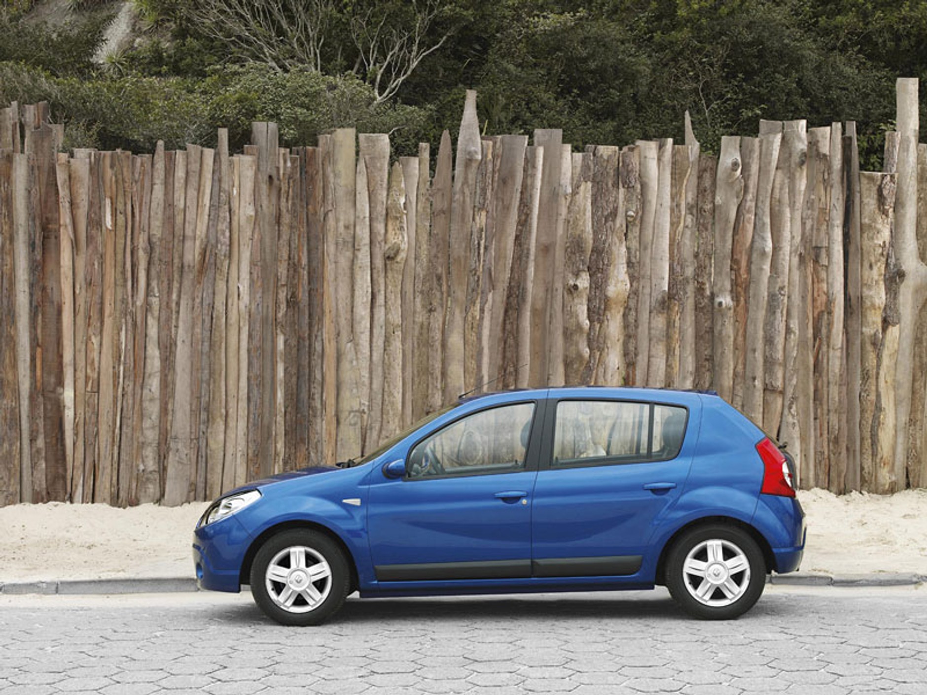 Renault: w Polsce nie pojeździmy - na razie - Sandero... (wideo)