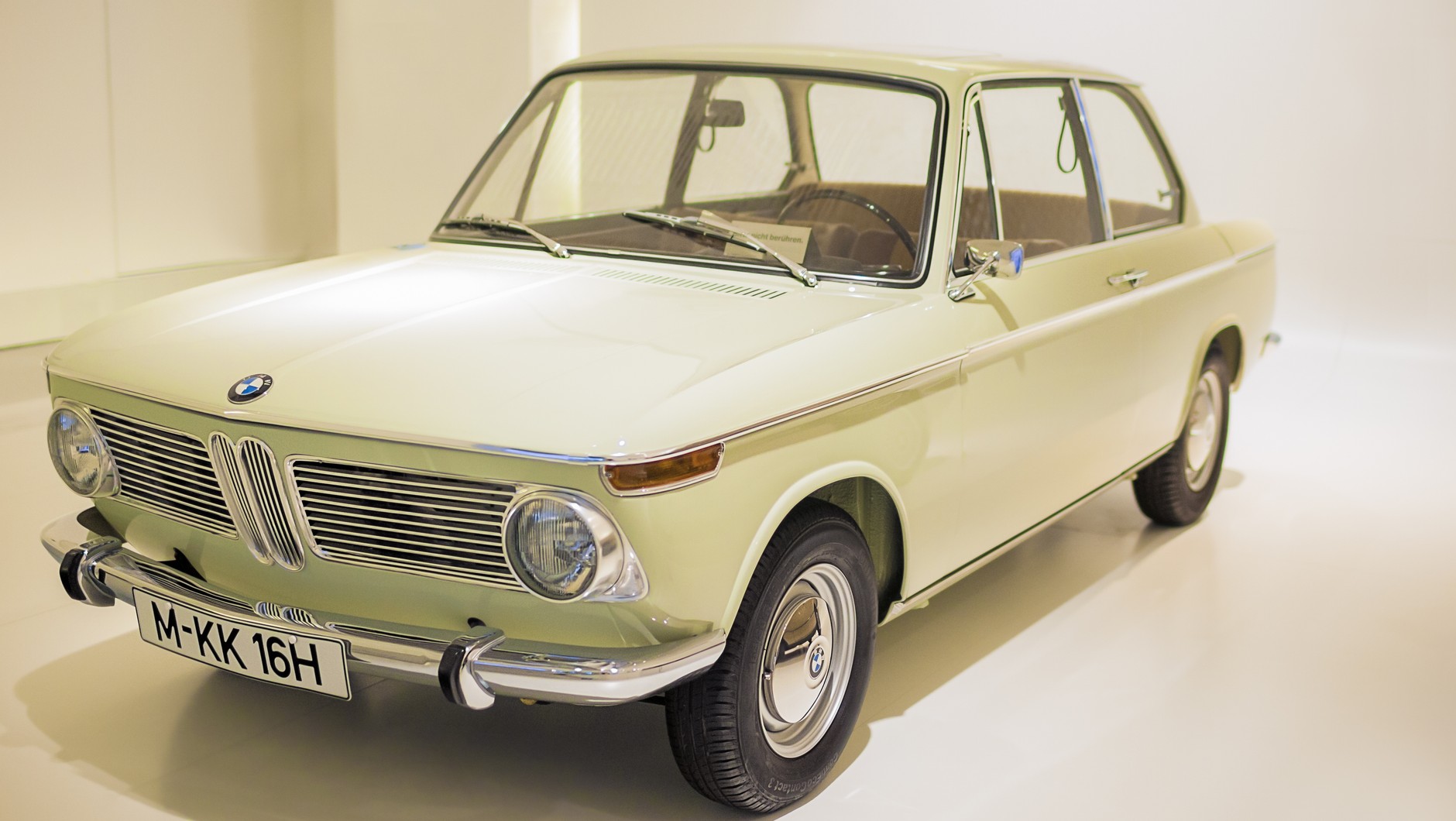 BMW 1600. Podobnym autem podróżował Bogumił Kobiela. (Zdjęcie ilustracyjne)