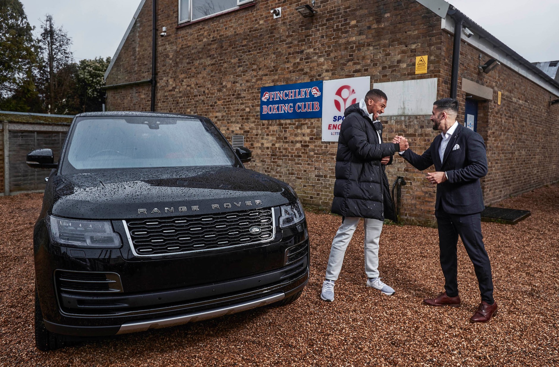 Anthony Joshua odebrał Range Rovera SVAutobiography