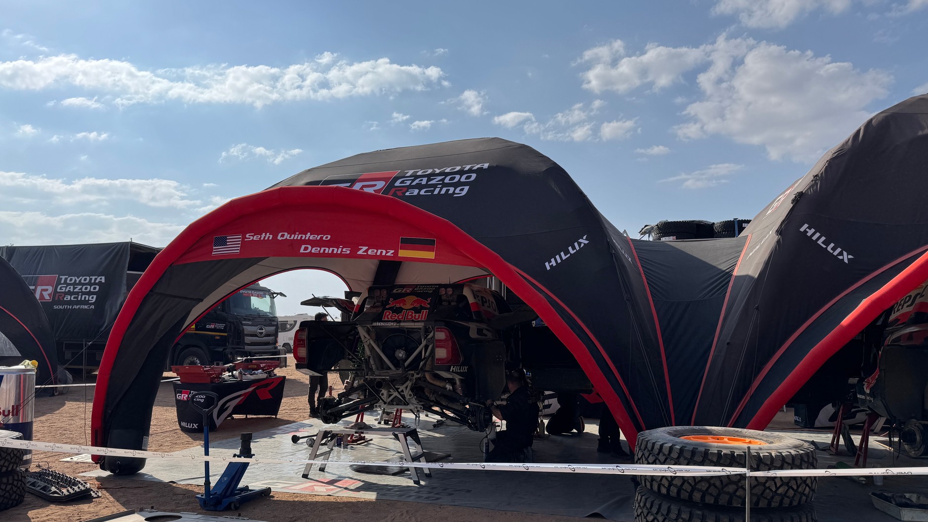 Stanowisko Toyota Gazoo Racing na biwaku Rajd Dakar 2025