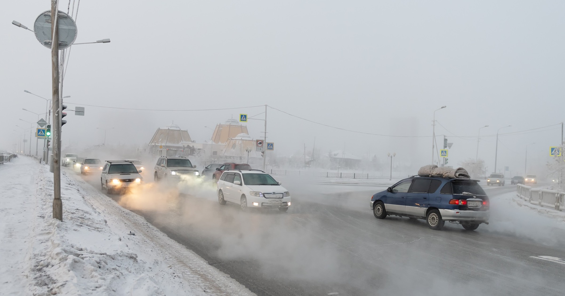 Ruch drogowy w trakcie zimy w Jakucji