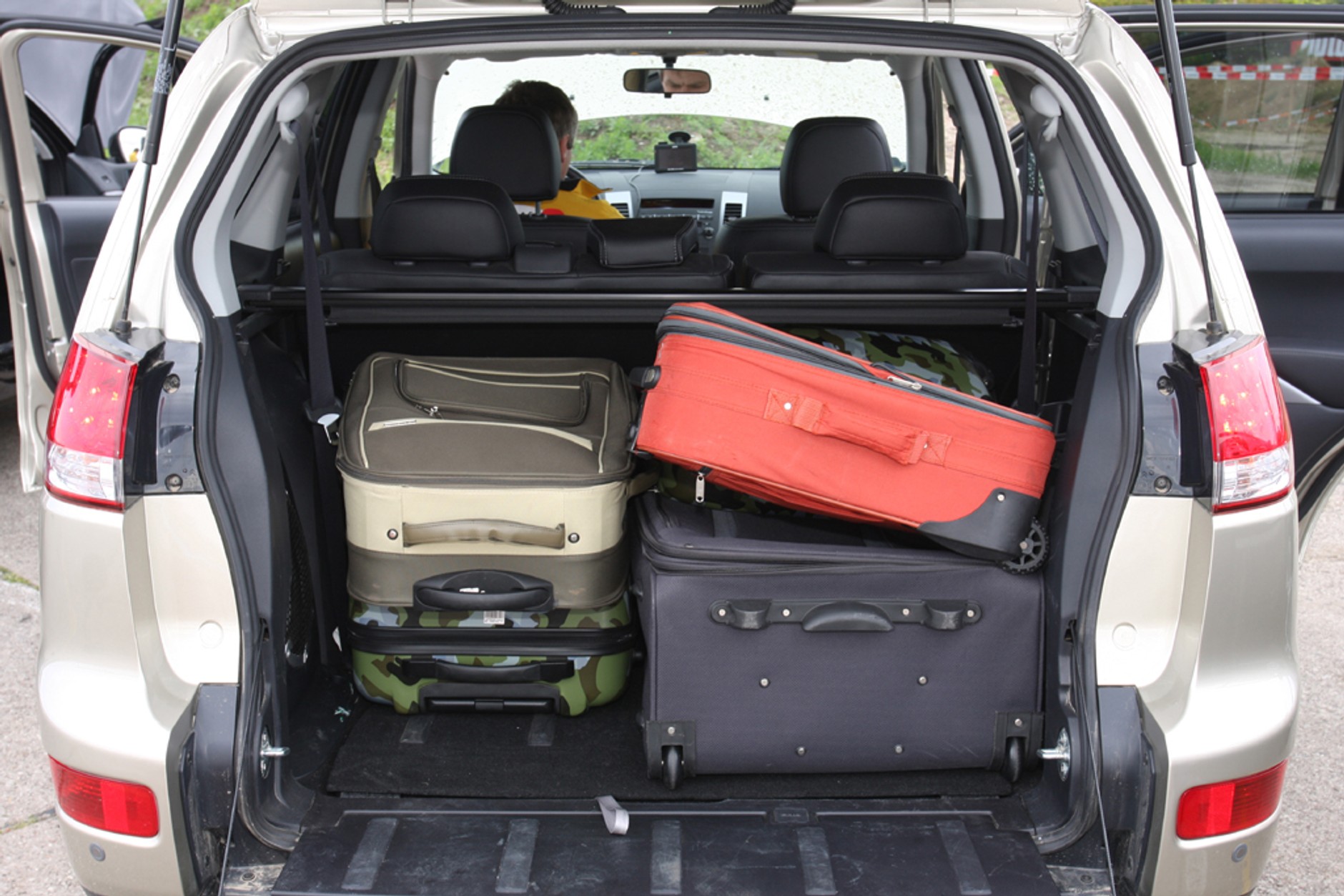 Co potrafią SUV-y? Nasi czytelnicy testują 5 aut klasy SUV - Na ringu stanęły: Citroen C-Crosser, Suzuki Grand Vitara, VW Tiguan, Kia Sportage i Ford Kuga