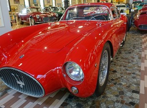 Muzeum Maserati... na farmie krów