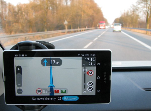 Darmowa nawigacja? Tak, ale na 75 km miesięcznie. Pierwszy test TomTom GO Android