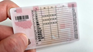 Ponad 22 mln Polaków ma prawo jazdy. Najszybciej przybywa nam kierowców kobiet