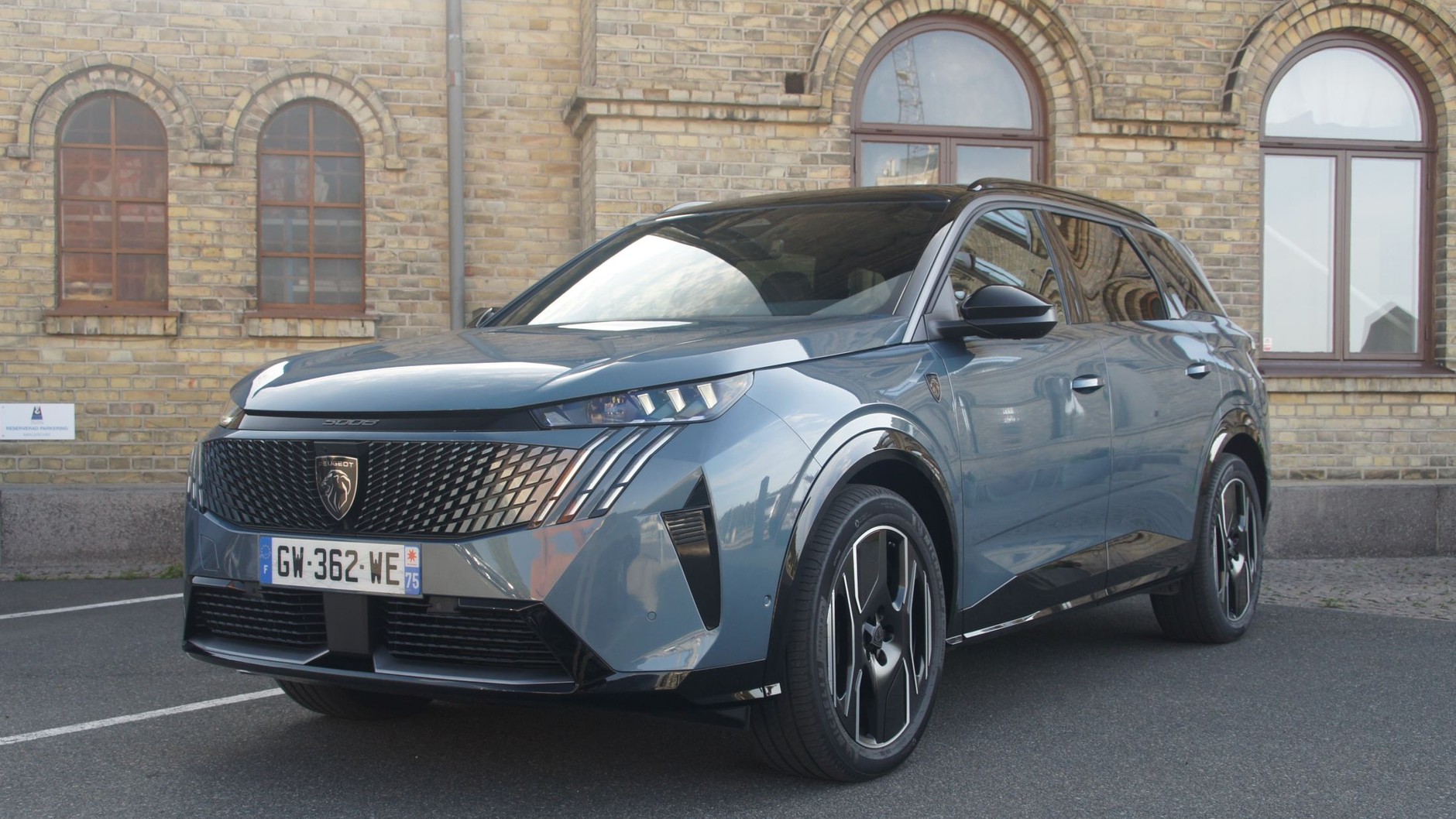 Peugeot E-5008 w pierwszym teście