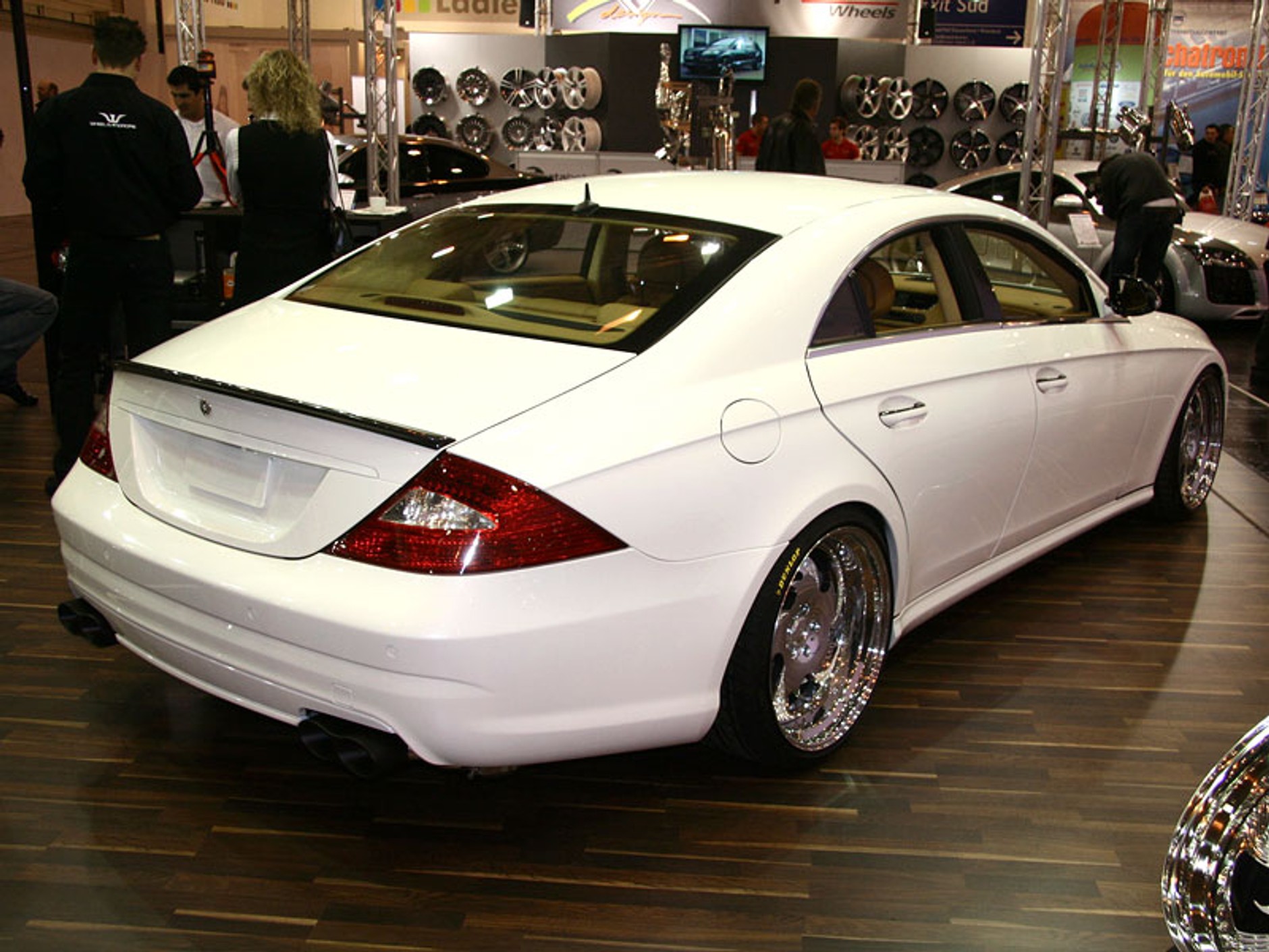 Essen Motor Show 2007 - Latające maszyny i piękne modelki (fotogaleria 2)