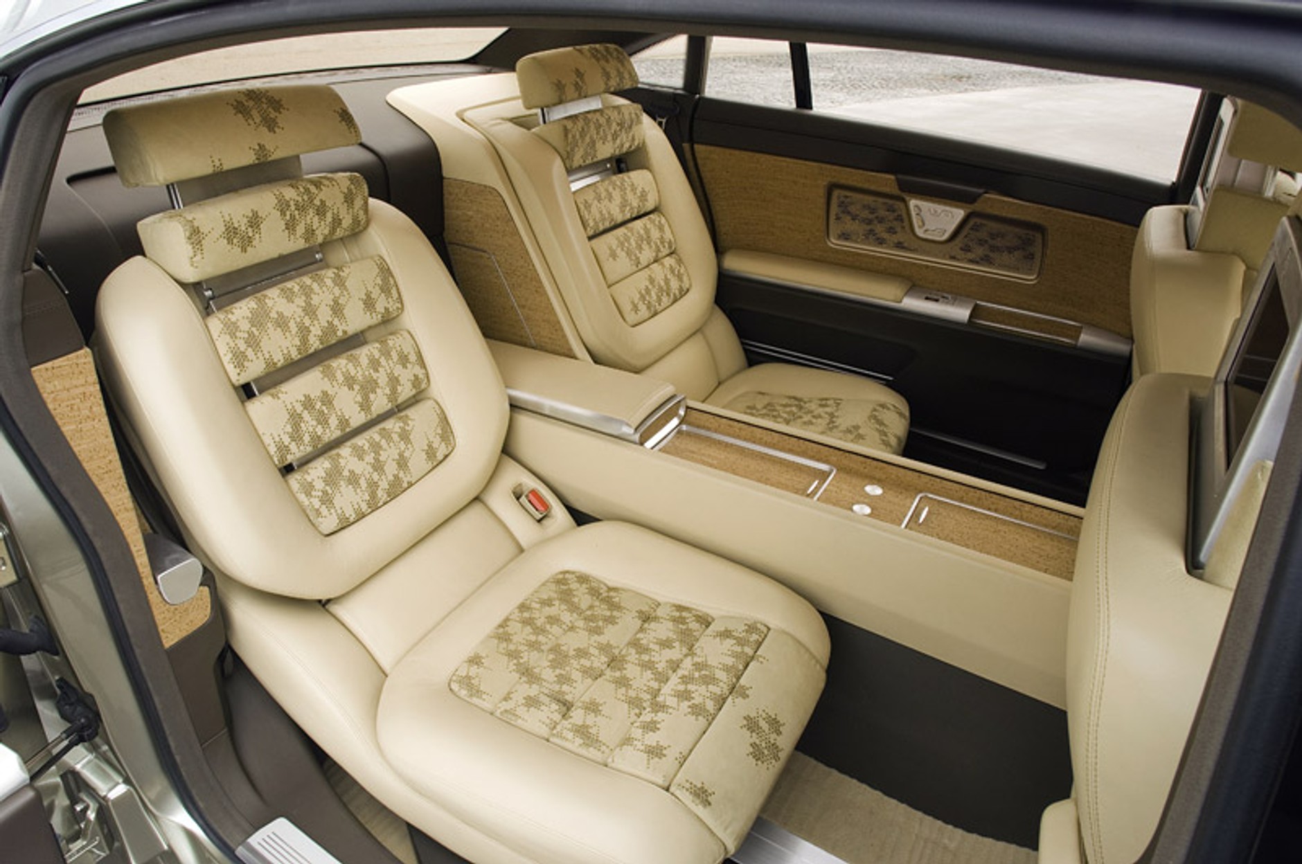 IAA Frankfurt 2007: Mercedes-Benz F700 – mistyczna nowoczesność