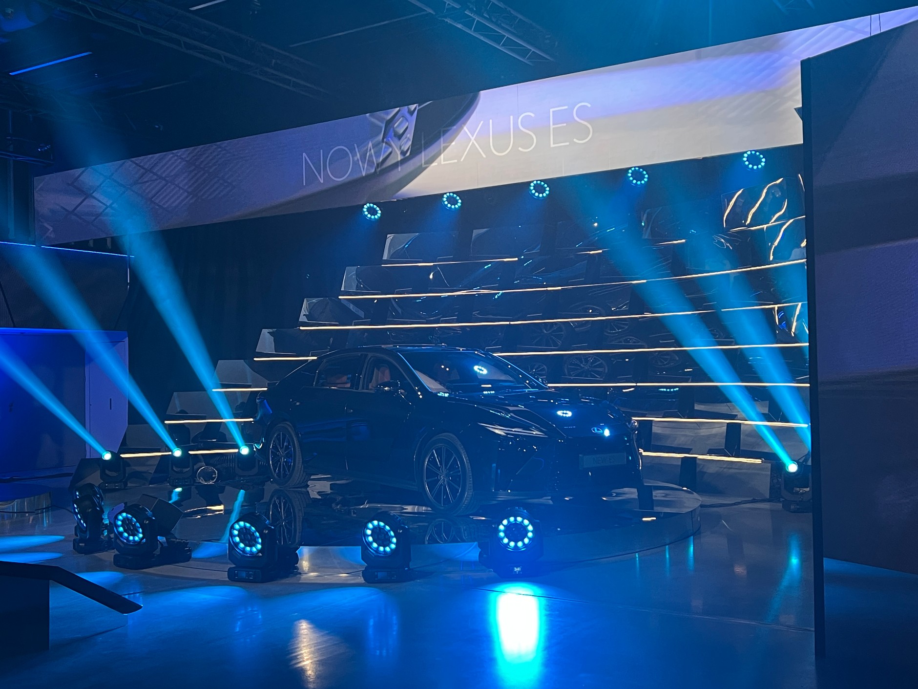 Lexus ES (8. generacja)