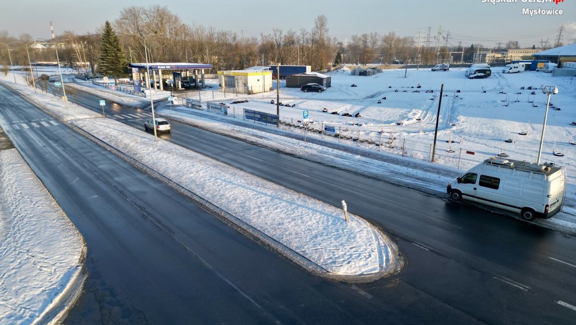 Policja przeprowadziła akcję przy pomocy specjalnego mobilnego stanowiska dowodzenia