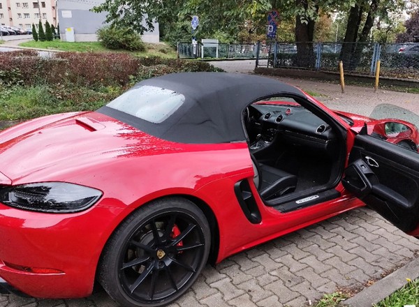 Urząd Skarbowy w Będzinie sprzedaje m.in. Porsche i Harleya-Davidsona