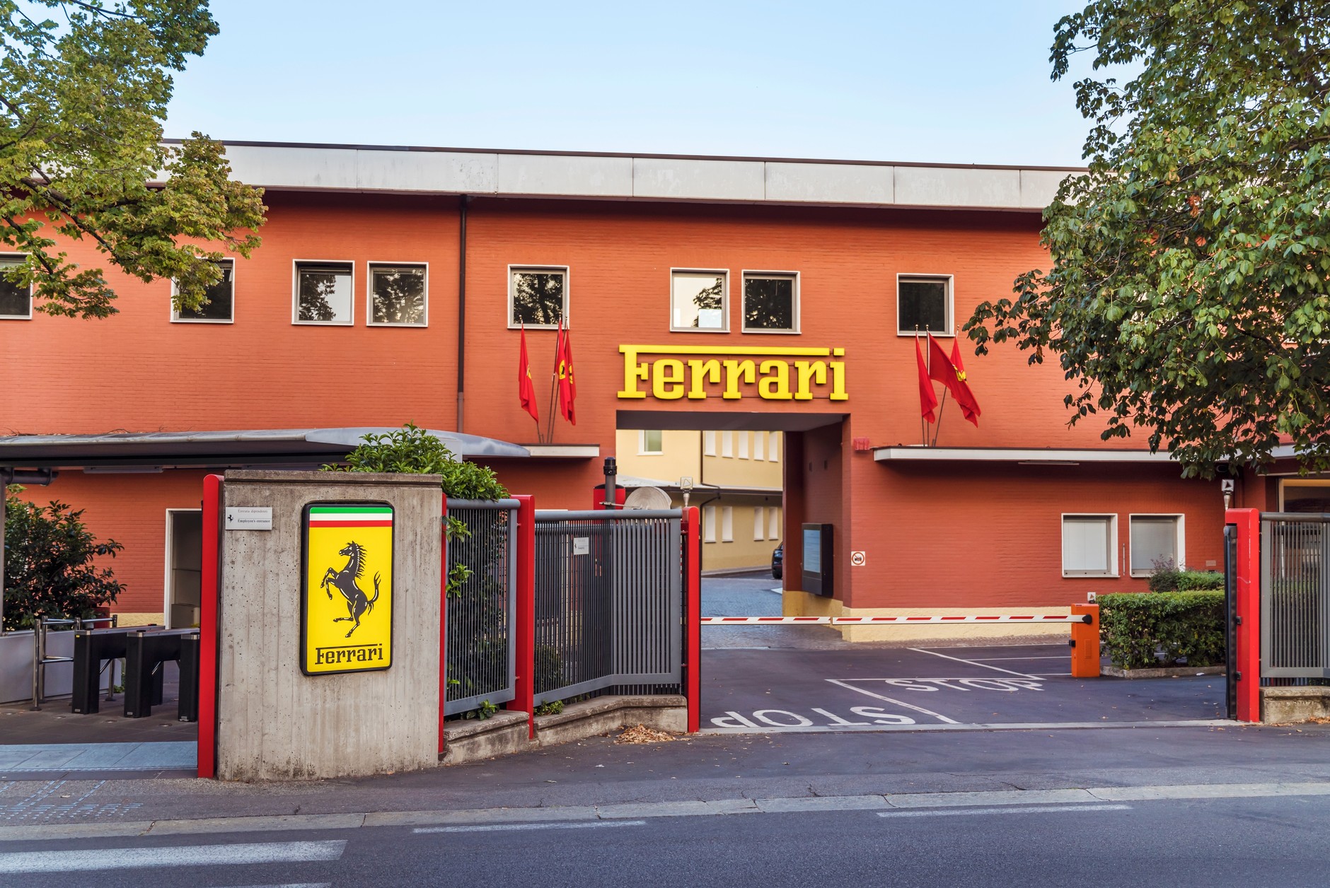 Pracownicy Ferrari mogą liczyć na wysokie premie w związku z bardzo dobrymi wynikami finansowymi w 2025 r.