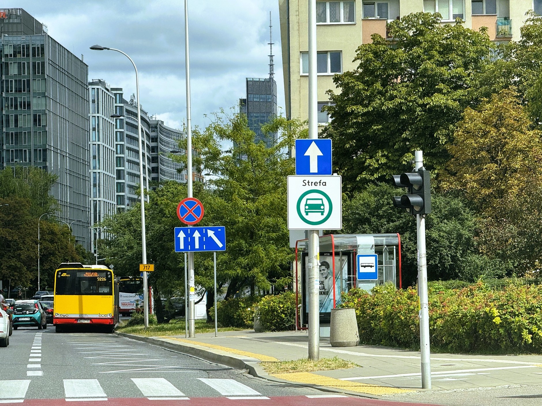 Znak informujący o wjeździe do strefy czystego transportu (SCT)