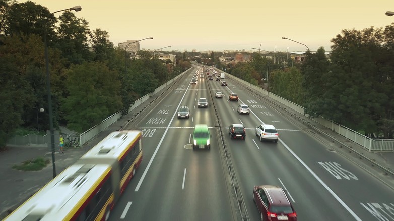 Warszawa ulice samochody ruch