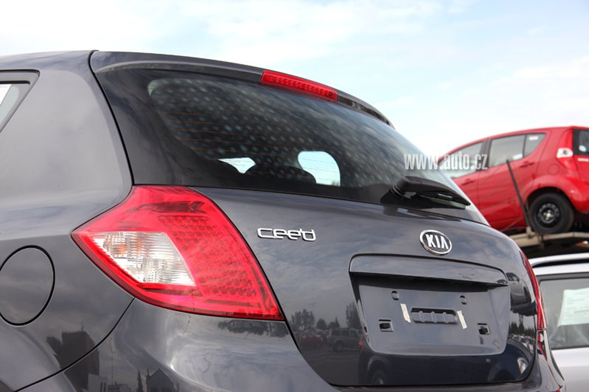 Zdjęcia szpiegowskie: zmodernizowana Kia Ceed Sporty Wagon (fotogaleria)