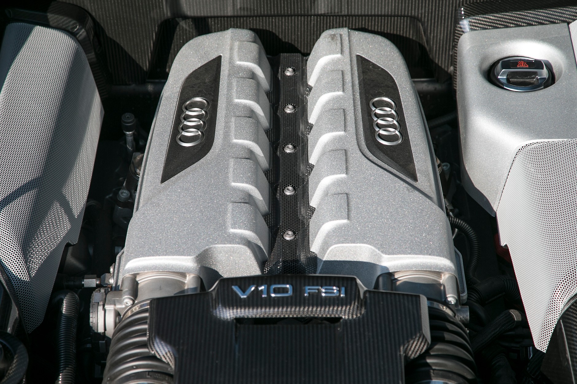 Jak jeździ nowe Audi R8?