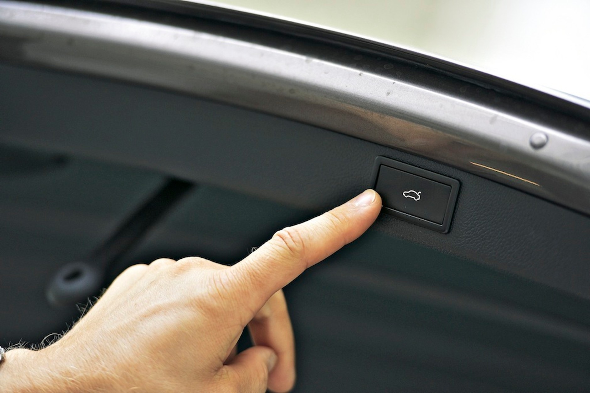 Kombi klasy średniej: Skoda Superb Combi po liftingu, BMW serii 3 Touring, Mazda