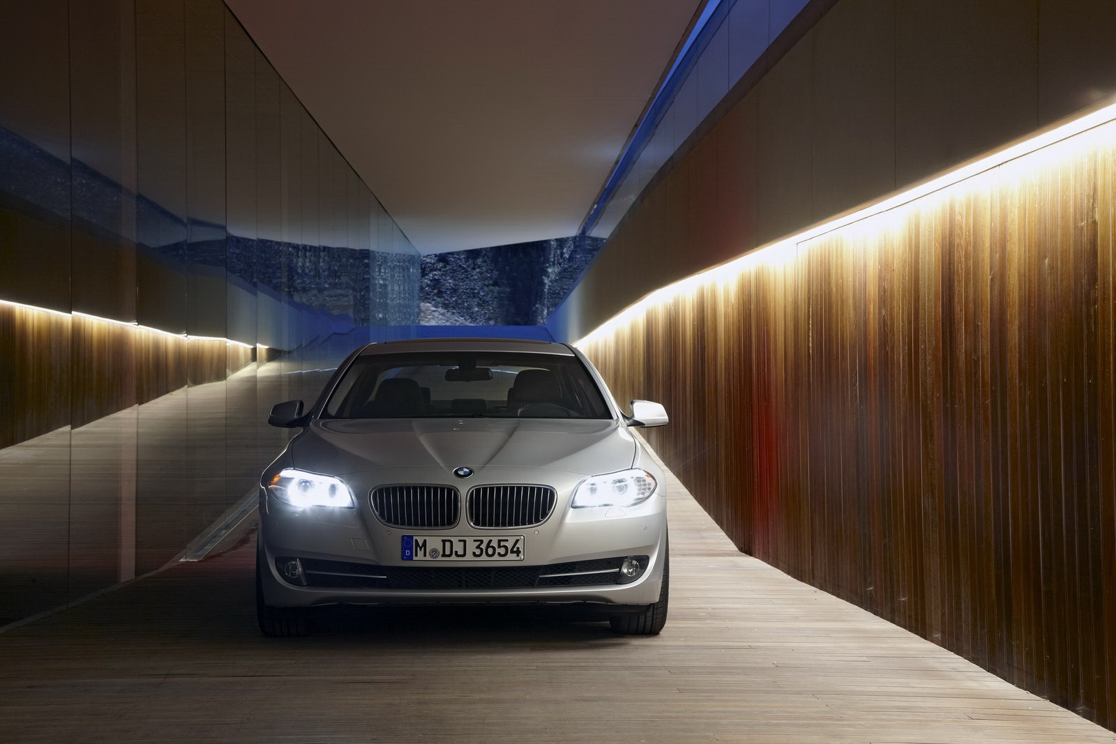 Przedłużone BMW5 specjalnie dla Chińczyków