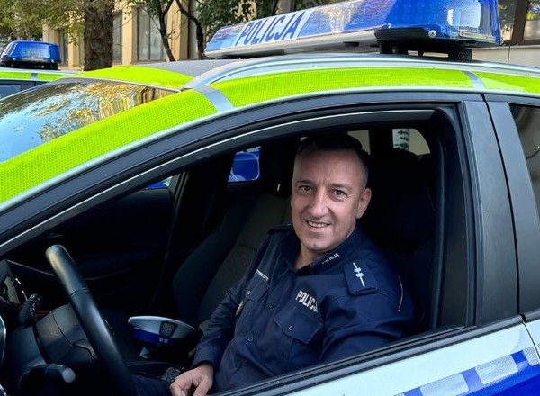 Policjant drogówki szczerze o służbie. "Kierowca docisnął policjantkę autem do barierki, bo chciał dojechać do domu"