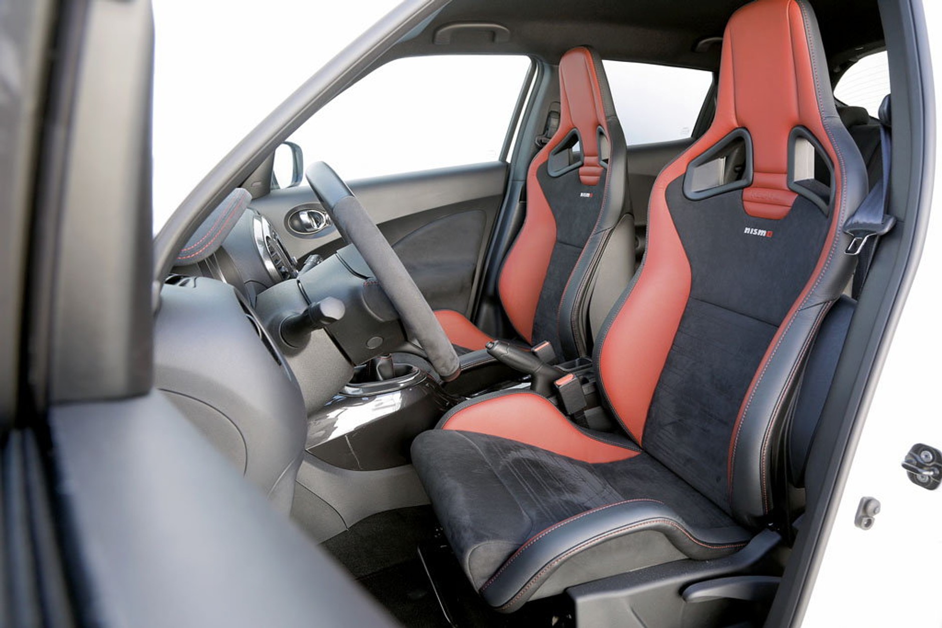 Niby są inne, a jednak... - Nissan Juke Nismo RS kontra VW Polo GTI