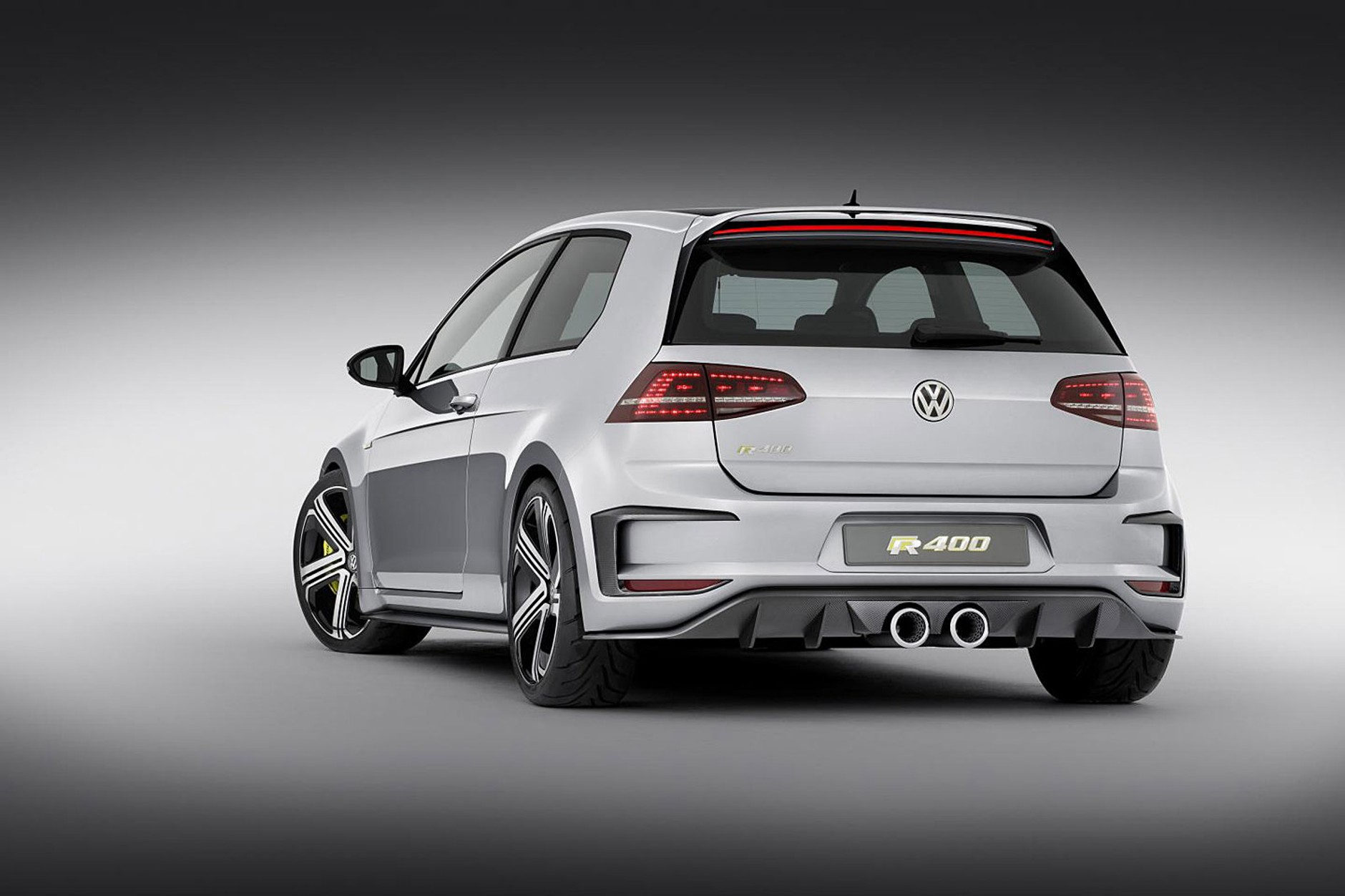 Volkswagen Golf R 400 bliżej serii