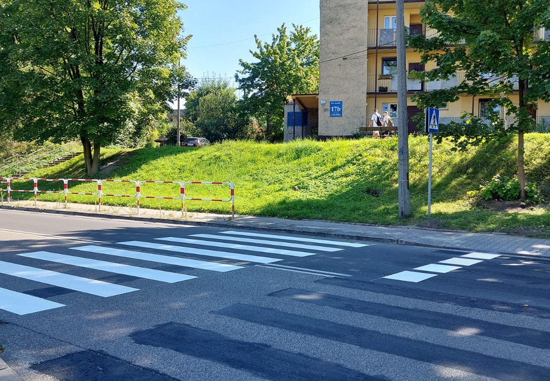 Część barierek przy przejściu została już usunięta