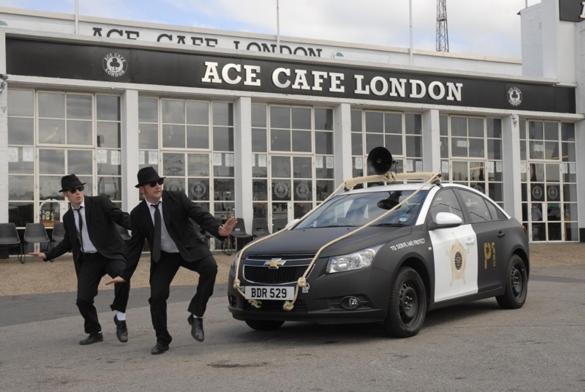 Blues Brothers w Chevrolecie Cruze