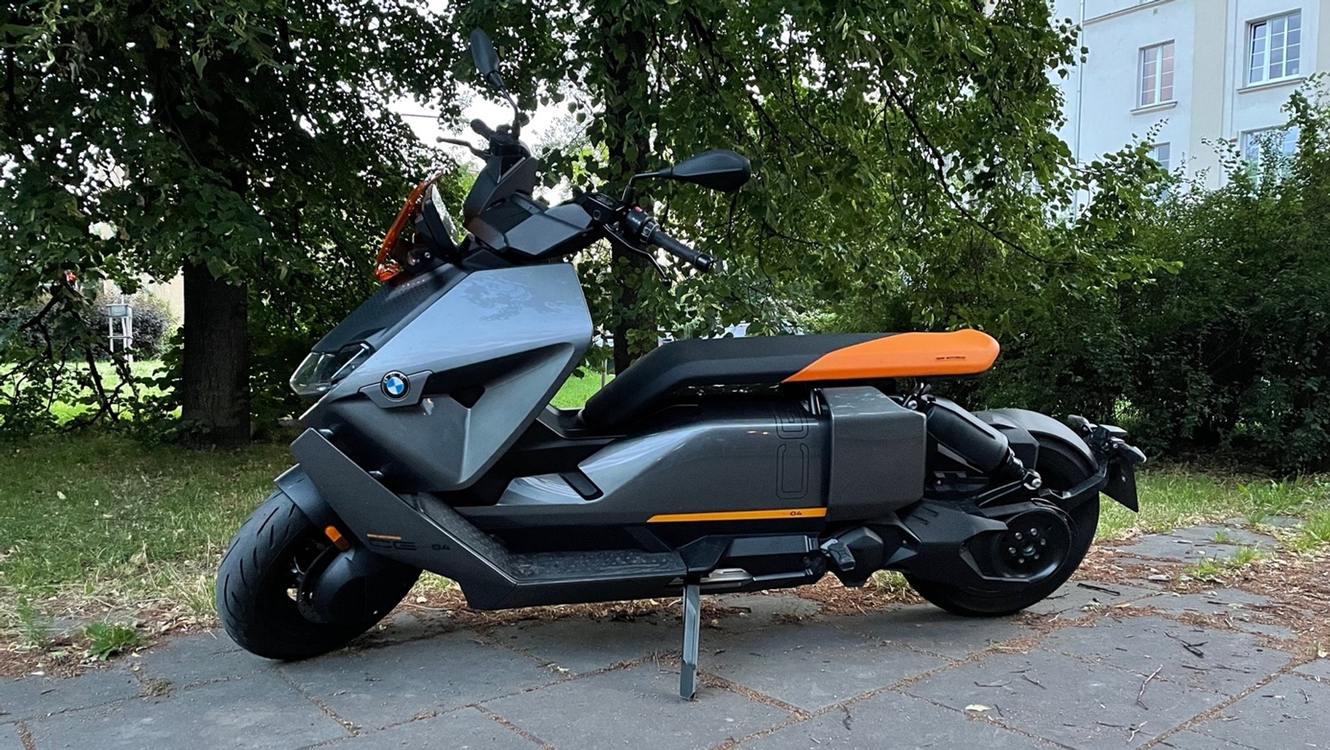 BMW CE 04