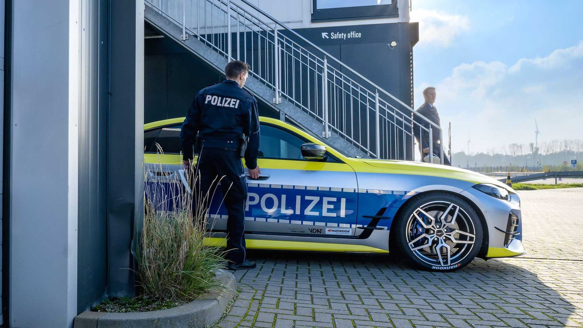 Koncepcyjny radiowóz BMW i4 AC Schnitzer