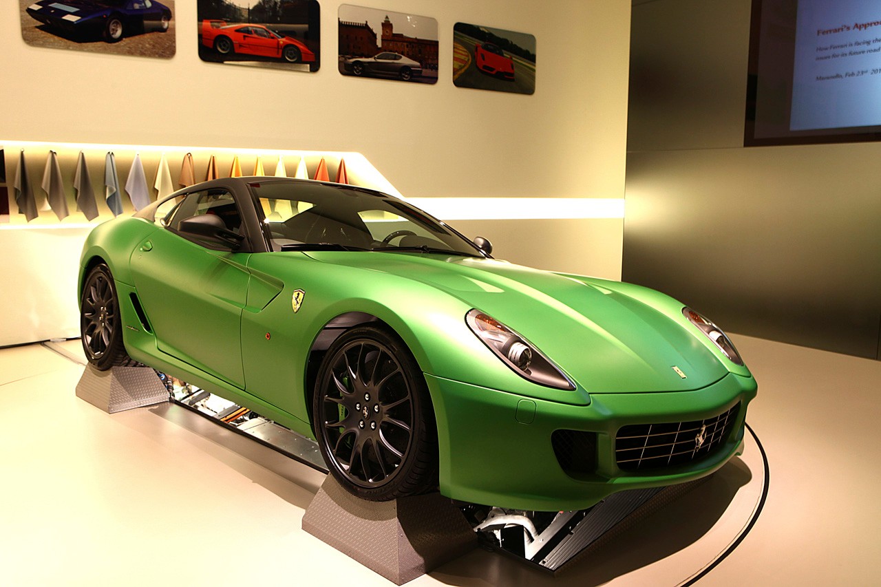 Drżyjcie purystyczni fani Ferrari. Oto nadciąga hybryda