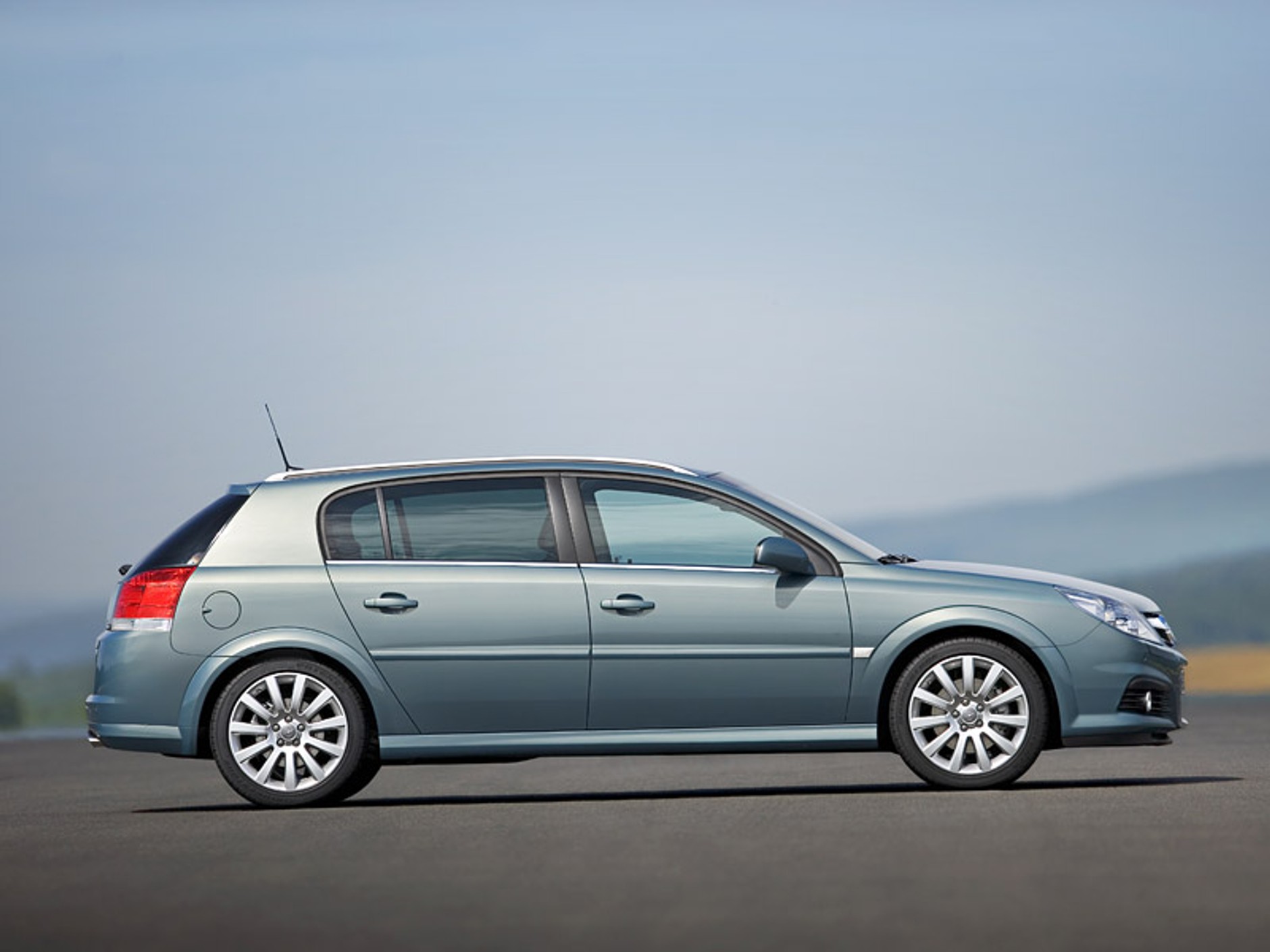 Opel: koniec Signum, niepewna przyszłość modelu Tigra TwinTop