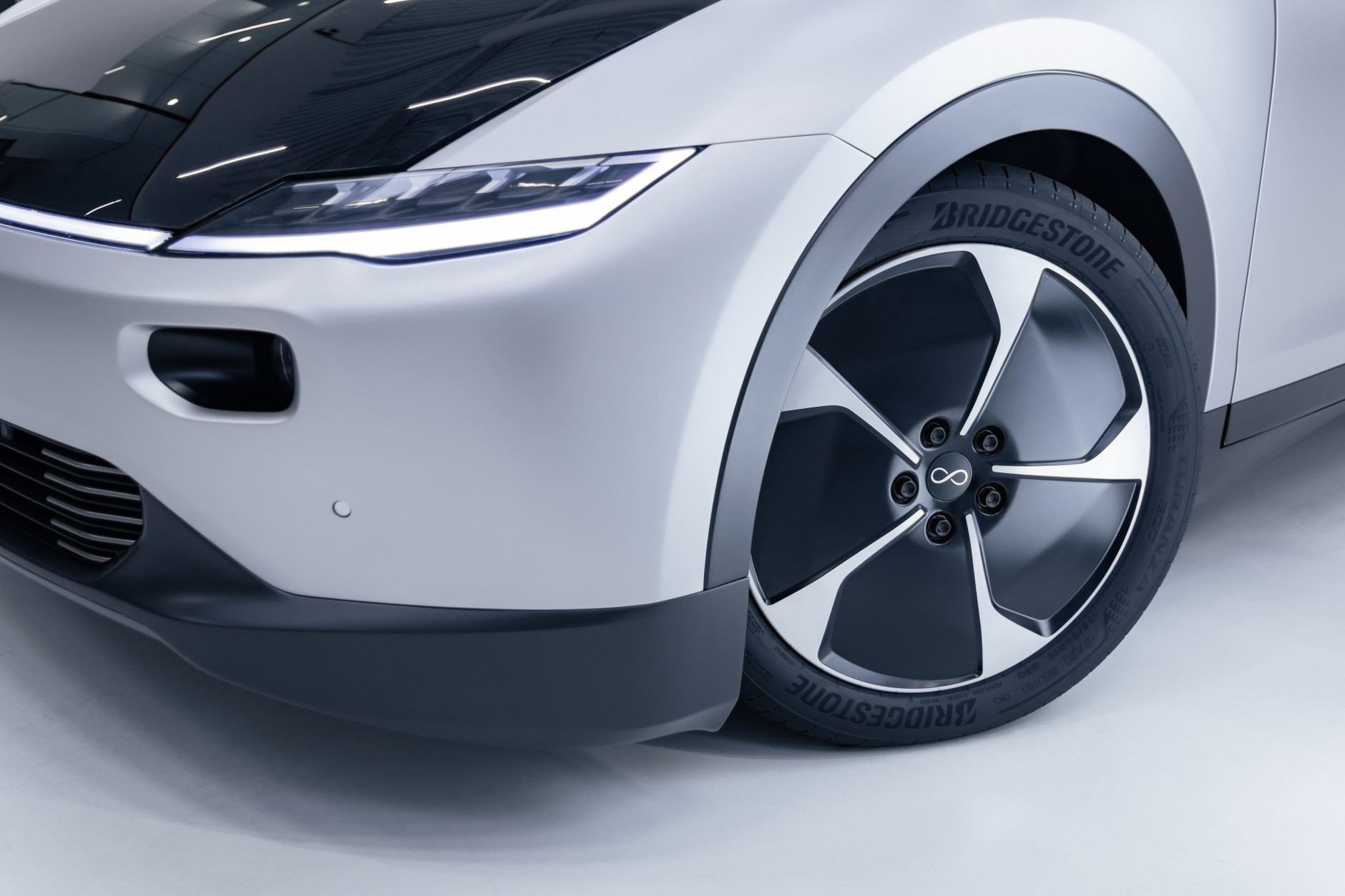 Lightyear One i Bridgestone