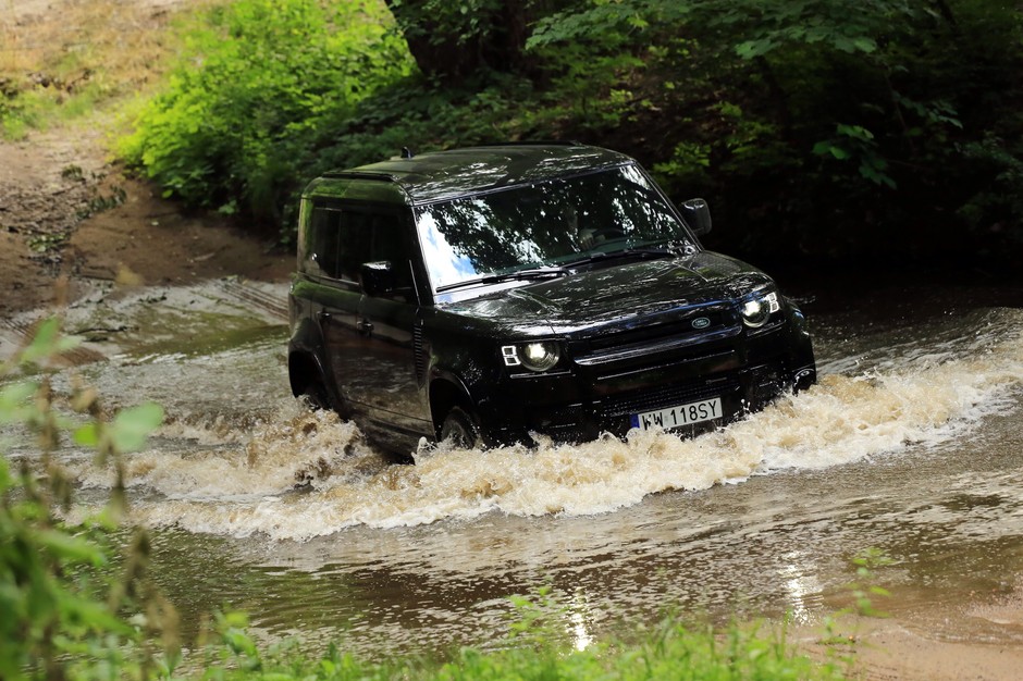 Land Rover Defender 110
