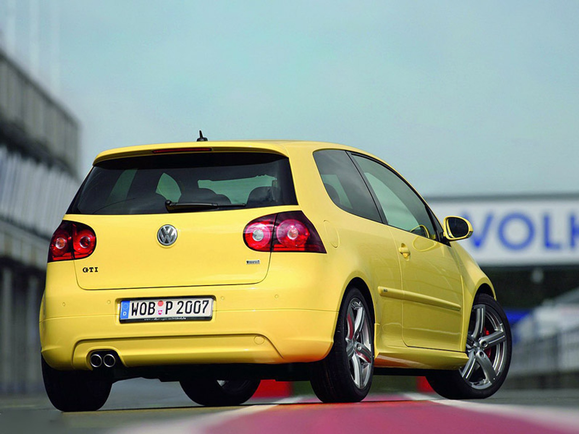 VW Golf GTI Pirelli Edition – trzecia premiera