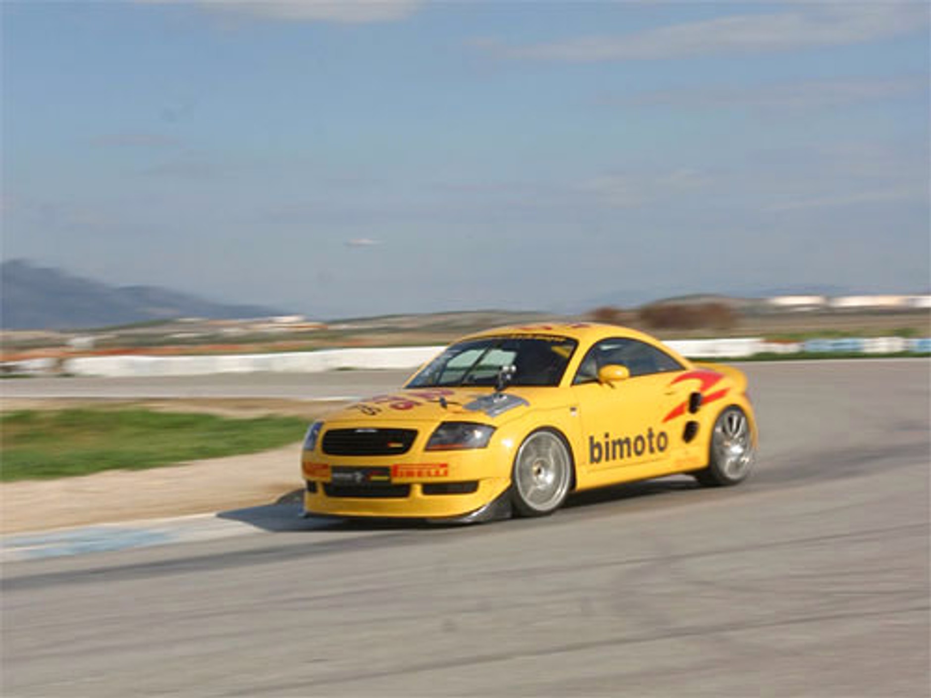 MTM TT Bimoto – dwusilnikowe Audi TT pokonało rekord (wideo)