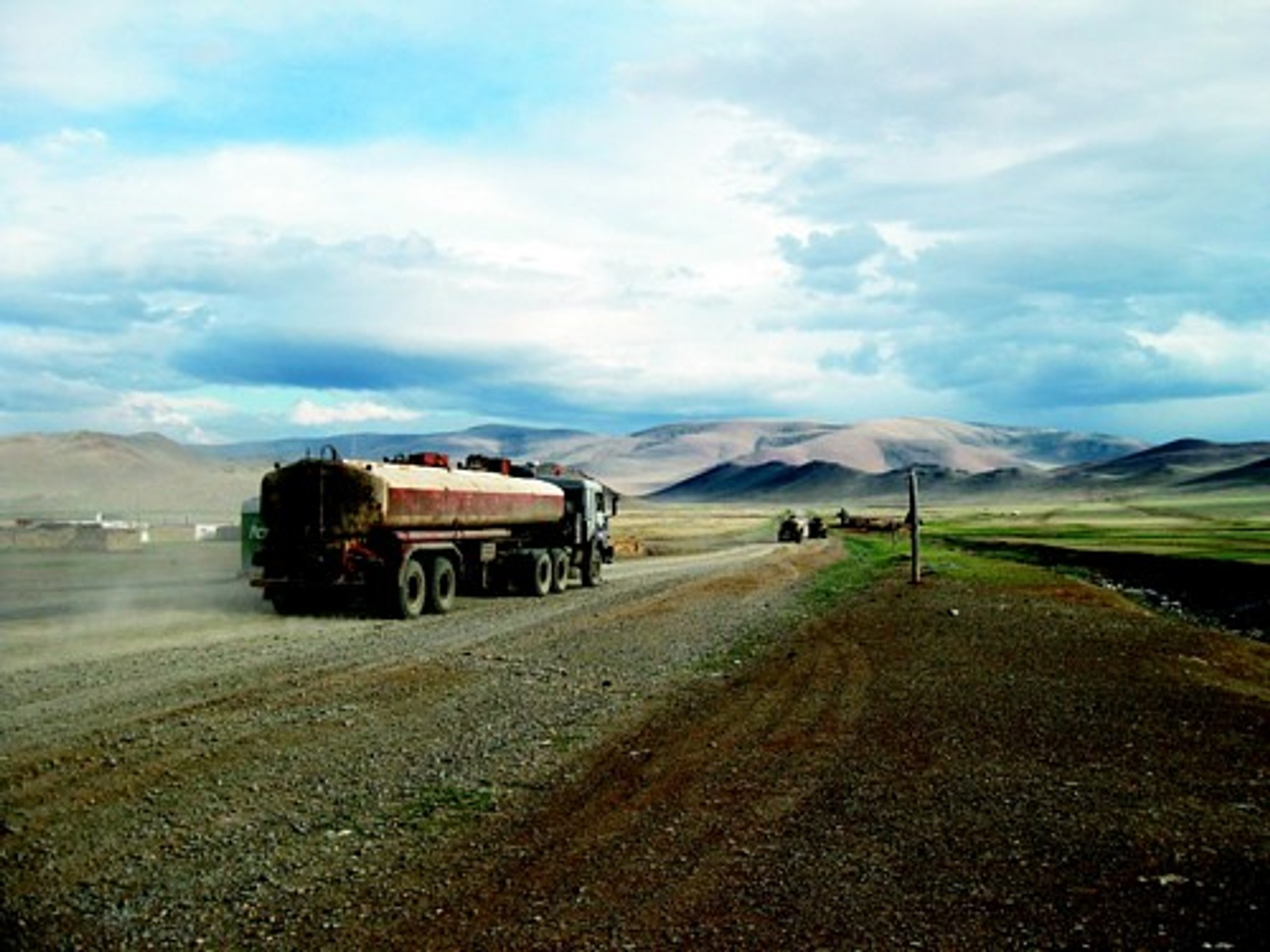 Kamazem i motocyklami po Mongolii