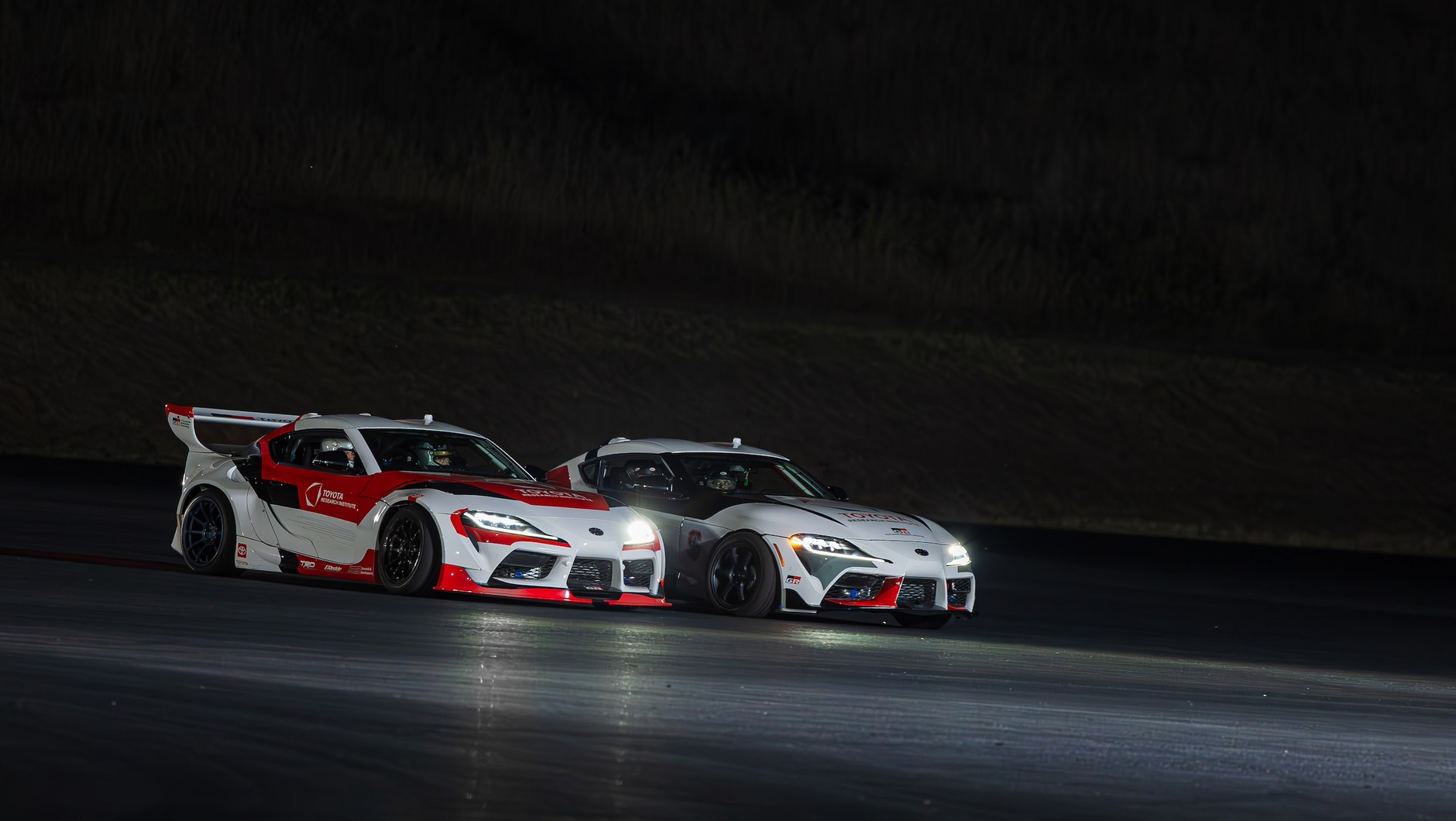 Toyota GR Supra – autonomiczne driftowanie w parach
