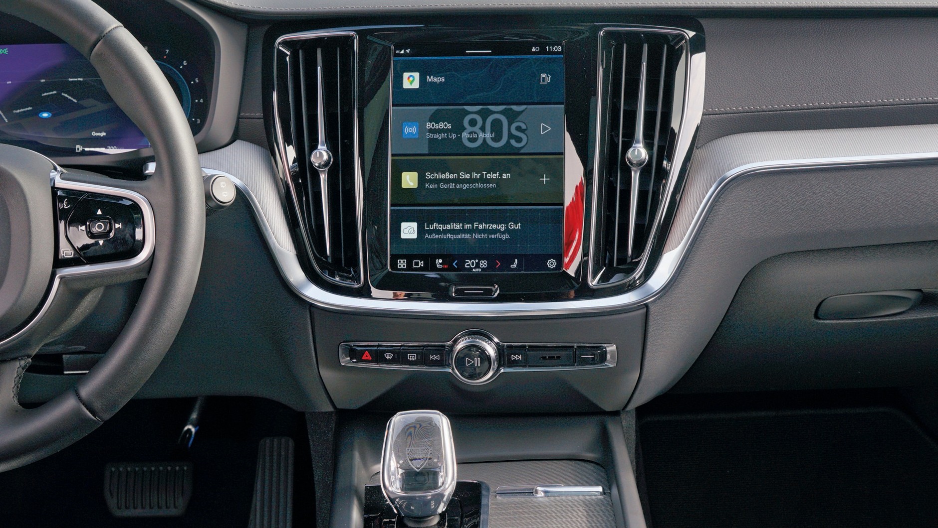 Volvo V60 2022 - multimedia również w V60 teraz z Google Android poprzez przejrzyste menu.