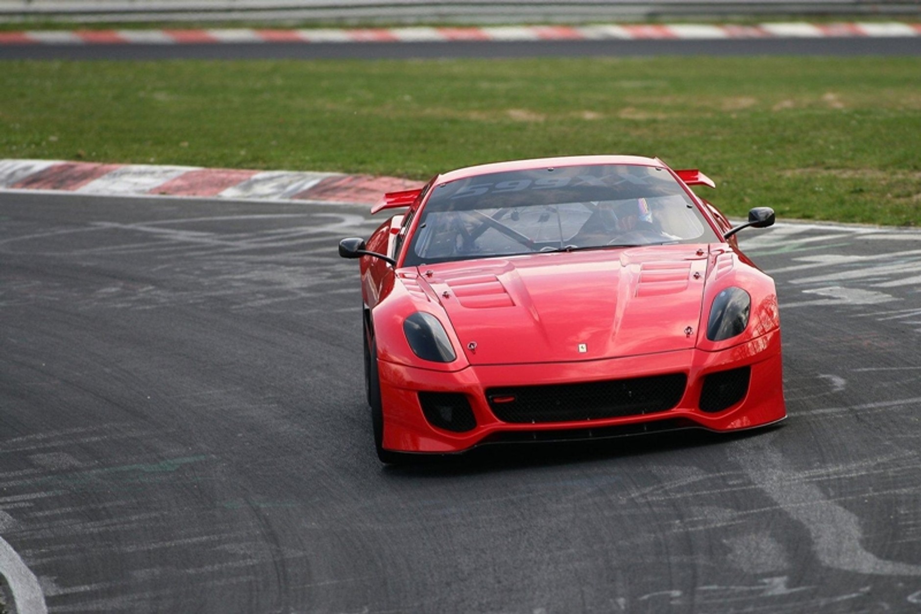 Ferrari 599XX to najszybsze auto na torze Nurburgring. Mam to gdzieś
