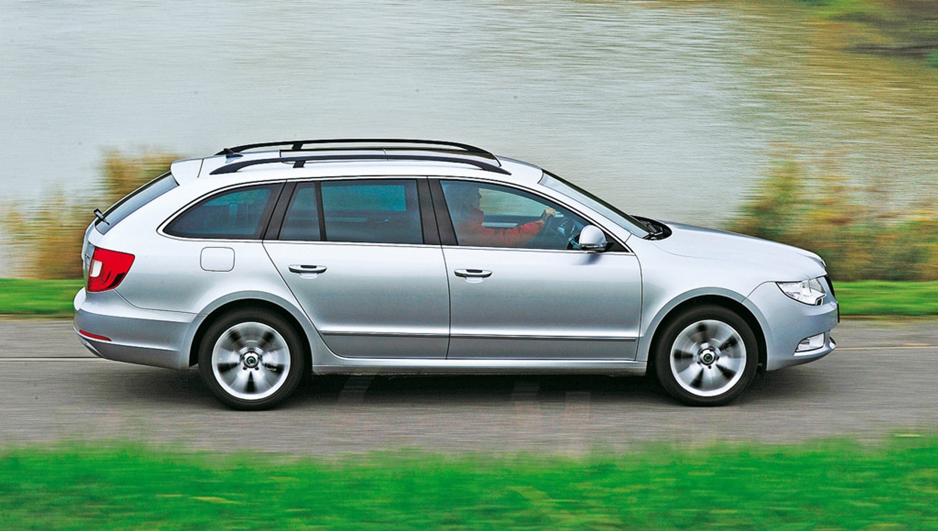 Mazda 6 kontra Skoda Superb i Opel Insignia: czy kombi może być luksusowe?