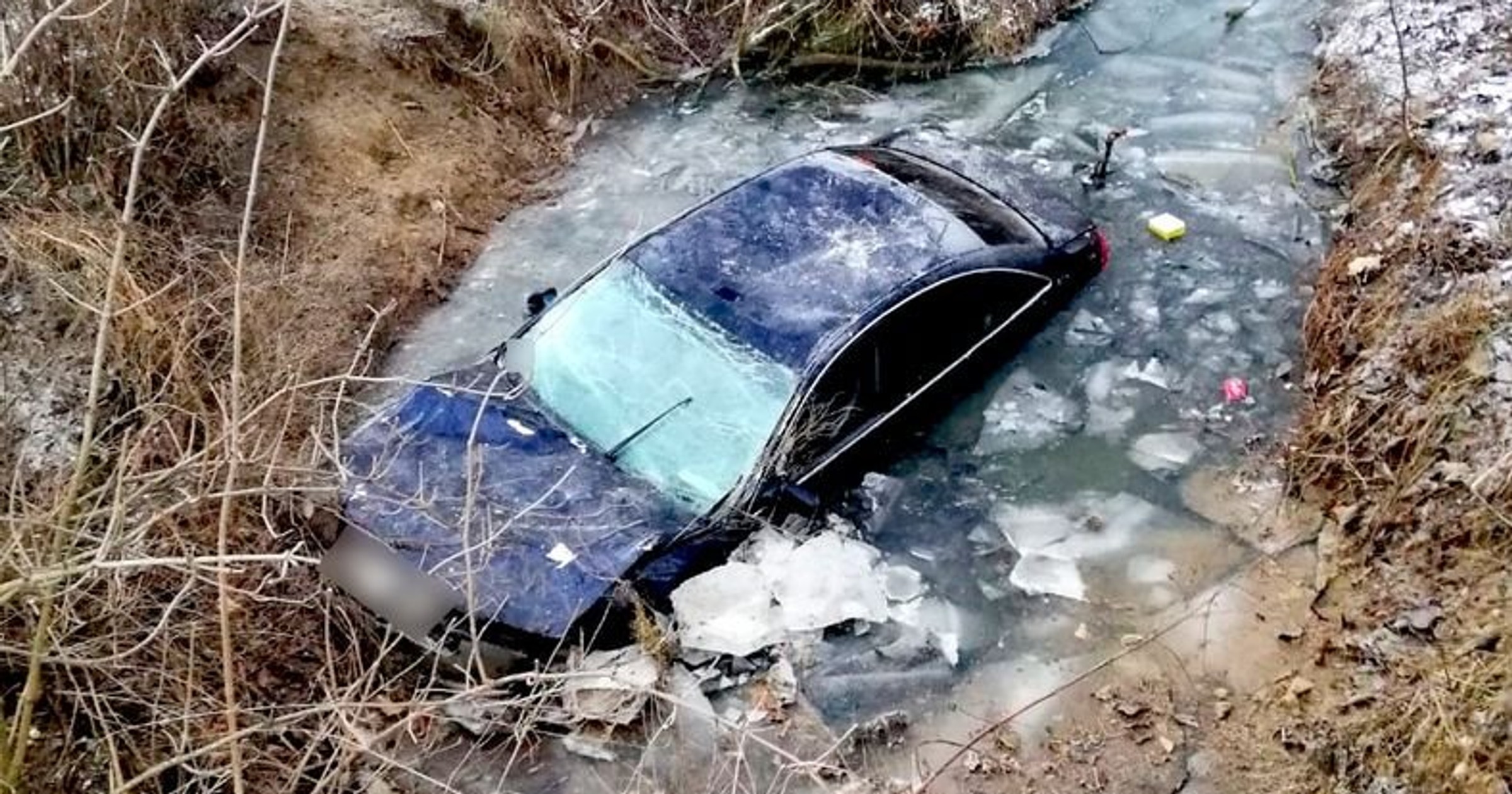 Audi pijanego kierowcy w rowie melioracyjnym