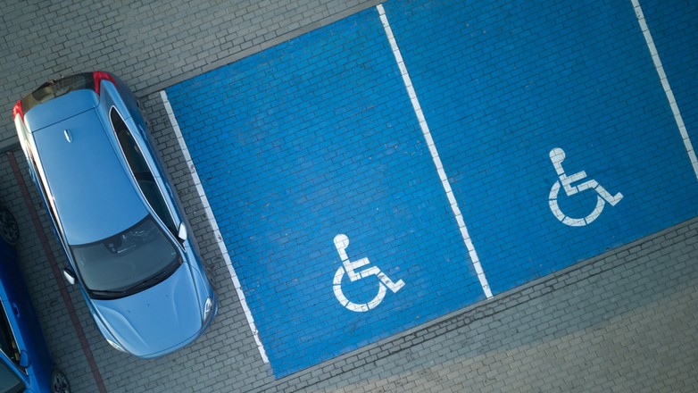 "Za dobrze wyglądasz na niepełnosprawną" – słyszę to w kółko, gdy parkuję [LIST]