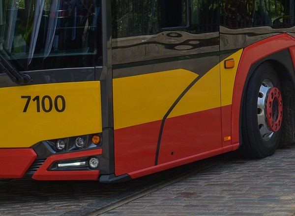 Autobus spadł z wiaduktu na S8 - tragiczny wypadek w Warszawie