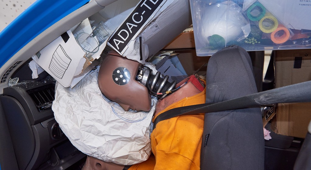 Crash test załadowanego auta 