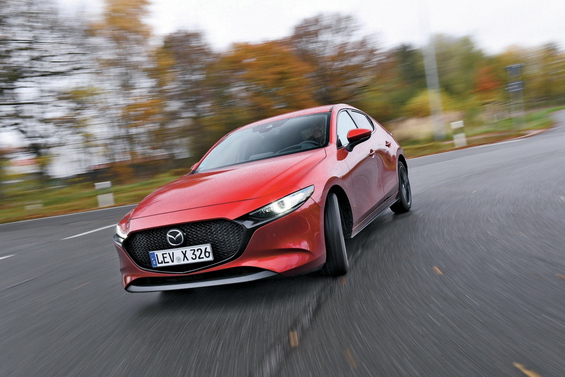 Mazda 3 2022 - porównanie hybryd