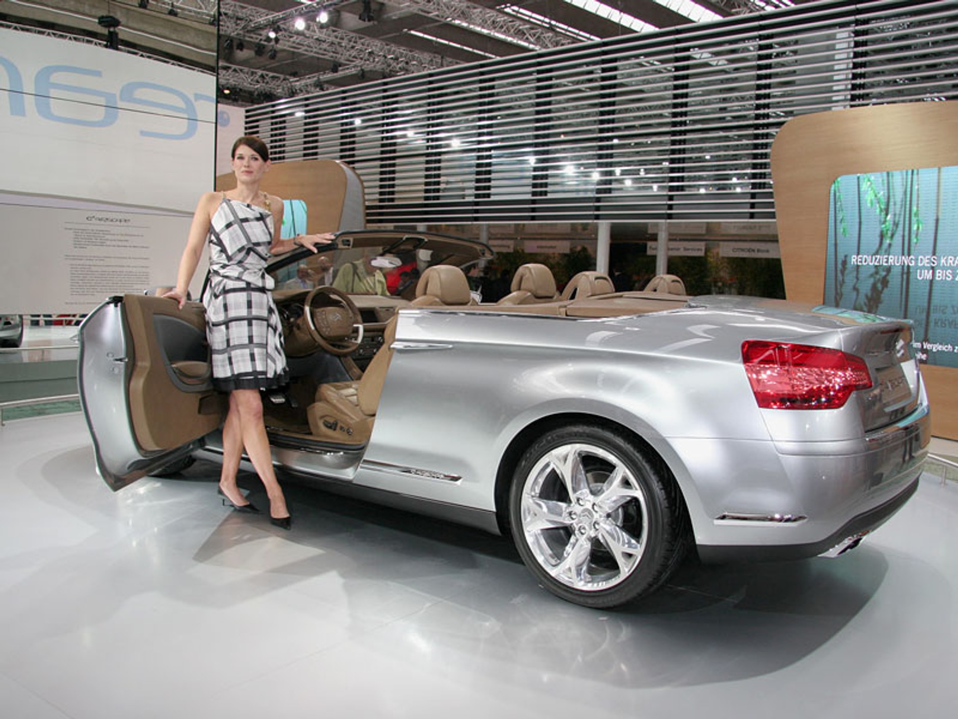 IAA Frankfurt 2009: jak dojechać, gdzie kupić bilet - informacje praktyczne dla zwiedzających