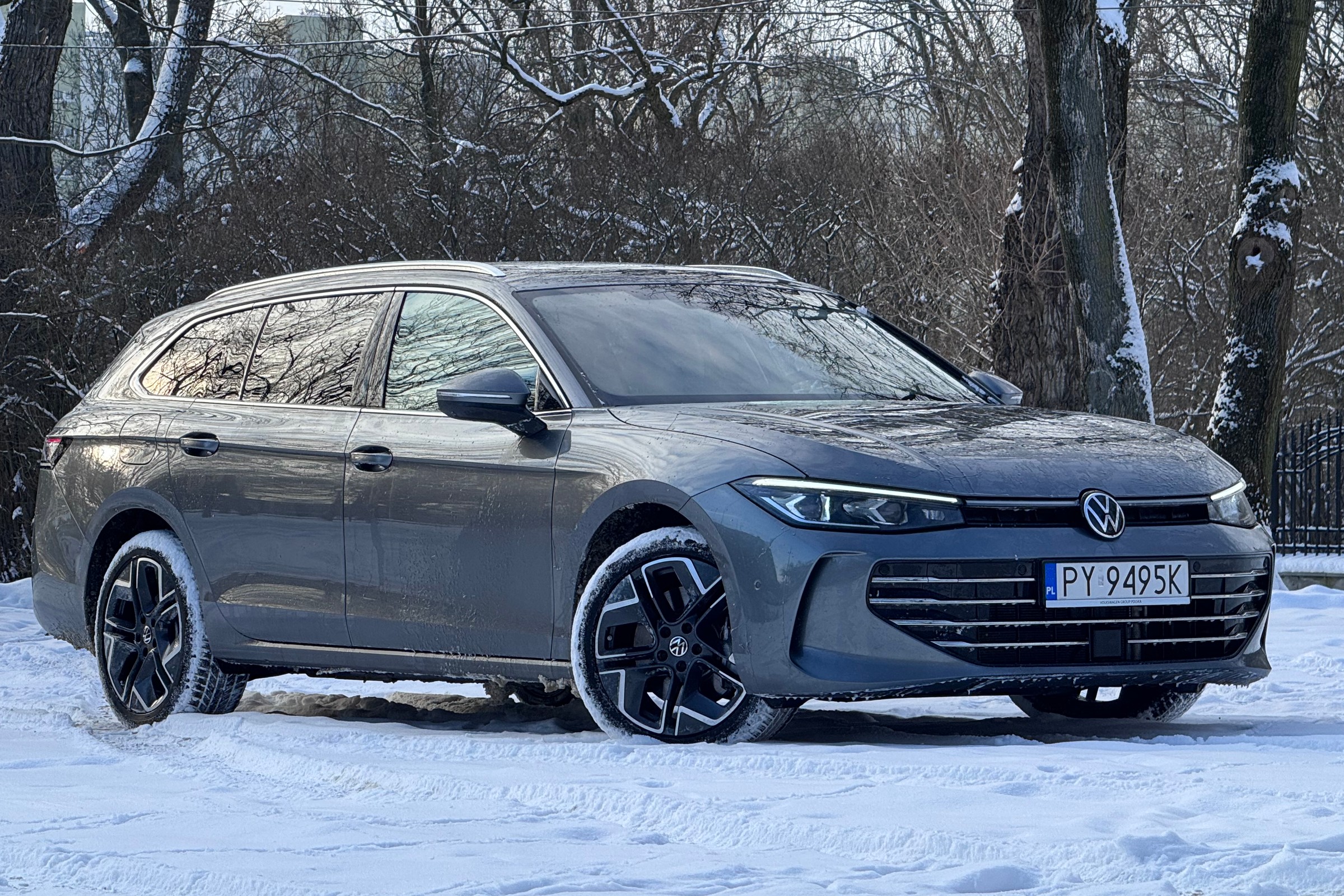 Ile zasięgu pozostaje w hybrydzie plug-in zimą? Sprawdziłem na przykładzie Volkswagena Passata eHybrid