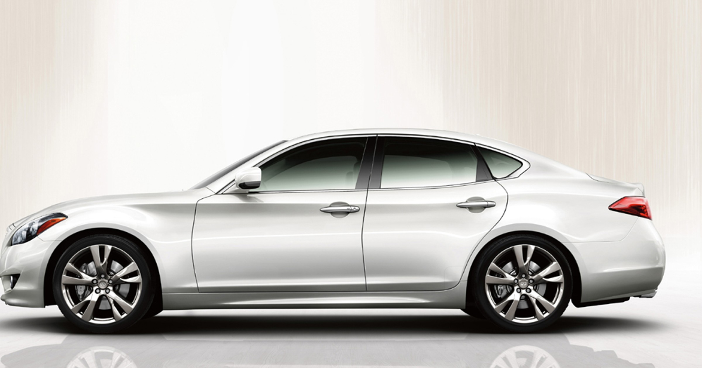 Infiniti M - Wirtualny debiut