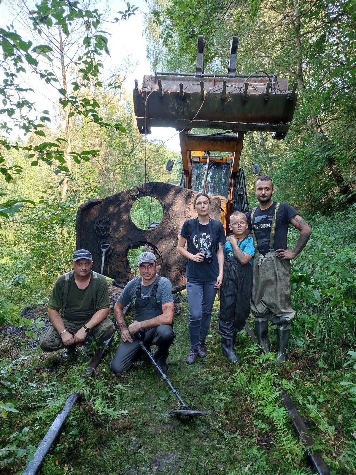 Poszukiwacze z Warmińskiej Grupy Eksploracyjnej wydobyli elementy czołgów z czasu II wojny światowej