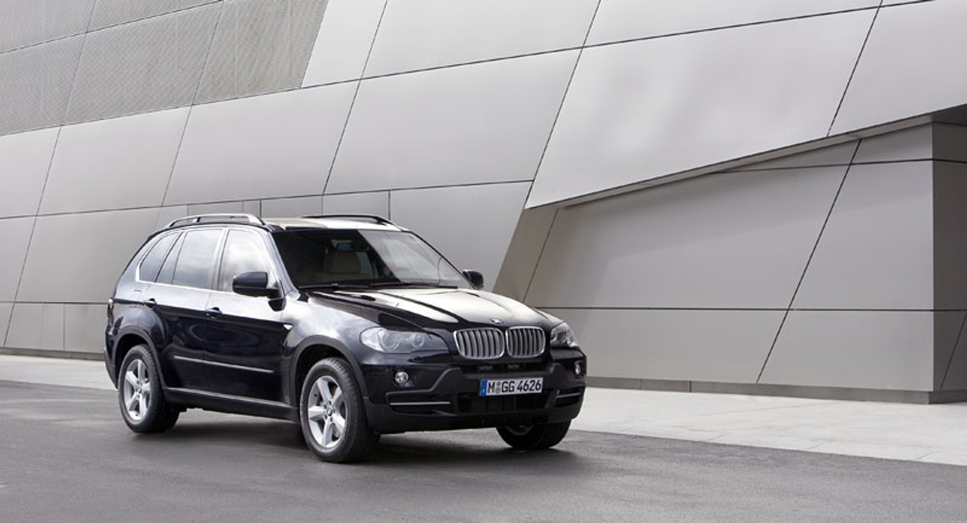 BMW X5 Security Plus: pancerna twierdza (fotogaleria)